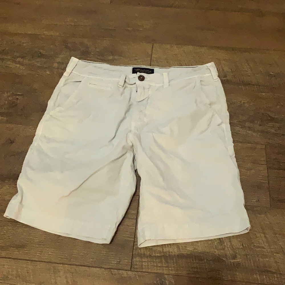 Light grey AE men’s shorts size 31